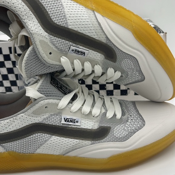 Vans Men’s Ave Knit. White/Gum
VN0005UW9DH
Sneakers - Picture 14 of 16